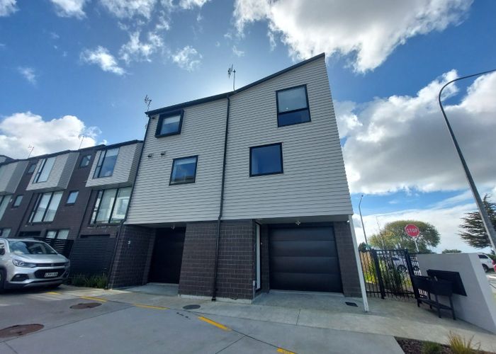  at 1/1 Fruitvale Road, New Lynn, Auckland