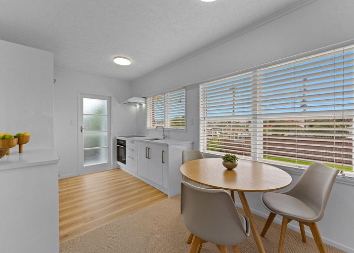  at 1/18 Shakespeare Road, Milford, North Shore City, Auckland
