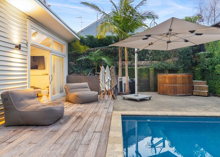  at 22 Seacombe Road, Point Chevalier, Auckland City, Auckland