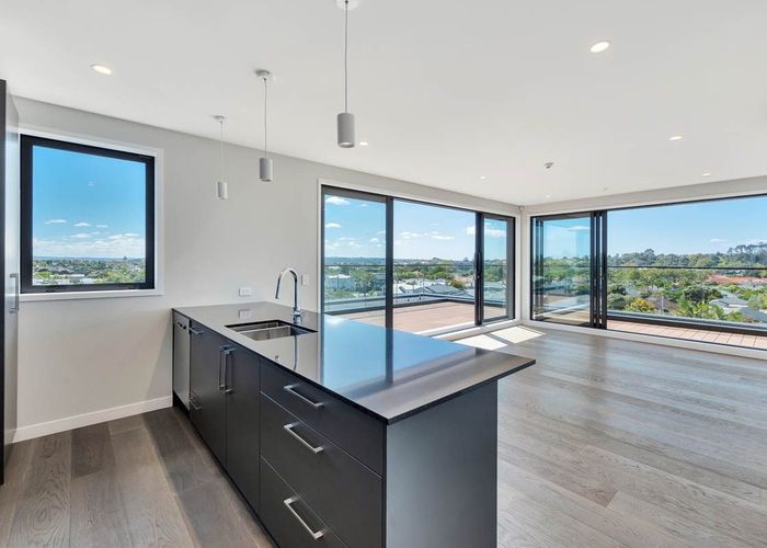  at 303/9-11 Walmer Road, Point Chevalier, Auckland City, Auckland