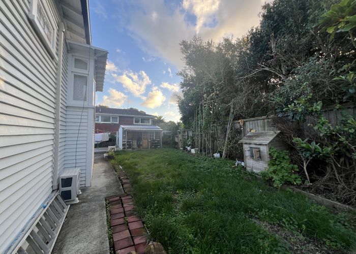  at 30 Niccol ave, Narrow Neck, North Shore City, Auckland