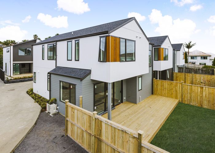 For sale 15 Matterhorn Crescent, Northpark, Manukau City, Auckland