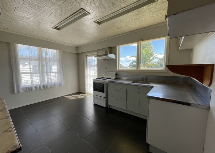  at 2/246 Mount Albert Road, Sandringham, Auckland City, Auckland