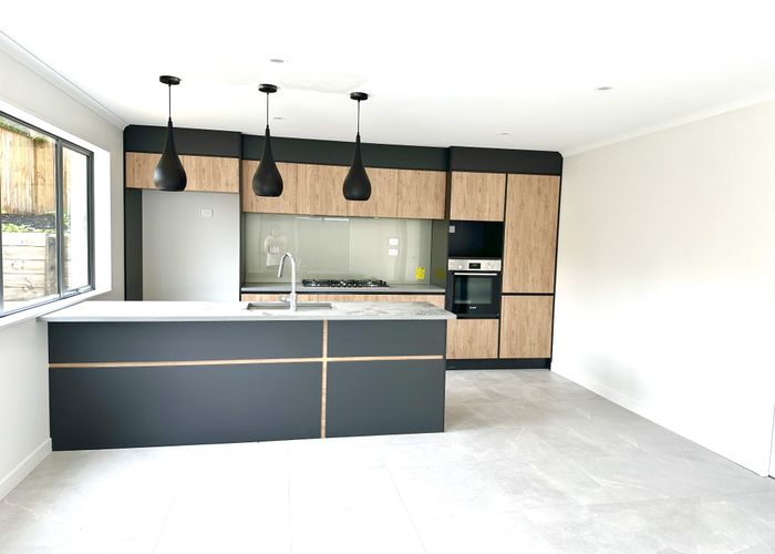  at 8/11 Celeste Place, Totara Vale, Auckland