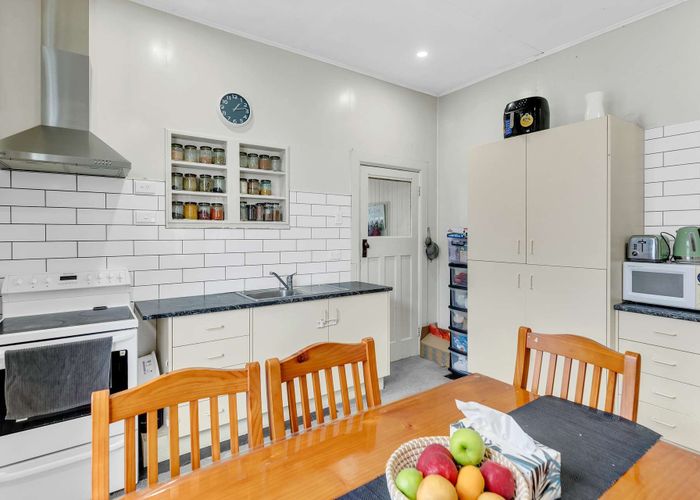  at 194 Ferguson Street, West End, Palmerston North, Manawatu / Whanganui