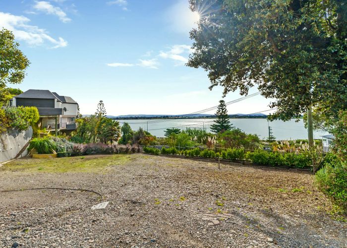  at 2/4 The Brae, Mount Pleasant, Christchurch