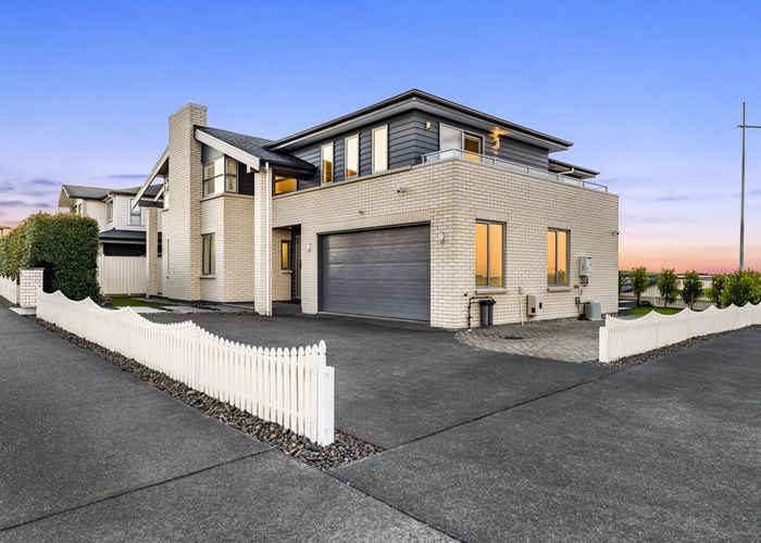  at 33 Te Oneroa Way, Long Bay, Auckland