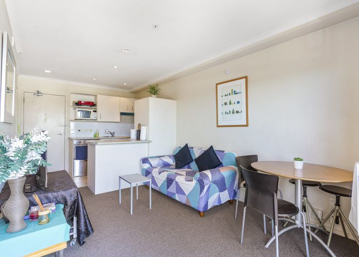  at 5E/18 Ronwood Avenue, City Centre, Manukau City, Auckland