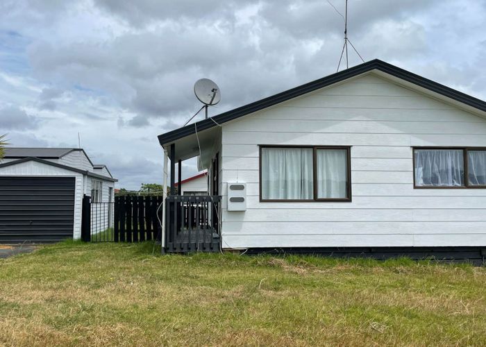  at 2/11 Foxlaw Street, Randwick Park, Manukau City, Auckland