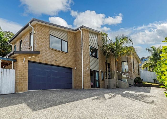  at 4 Ohau Court, Fairview Heights, Auckland