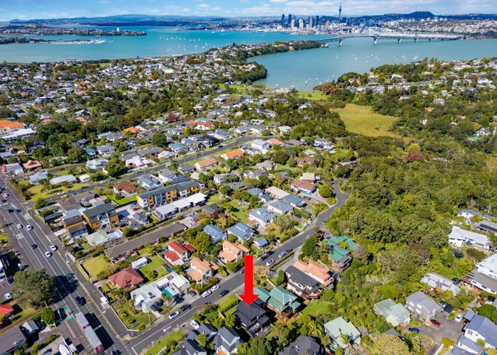  at 3/1 Valley Road, Northcote, Auckland