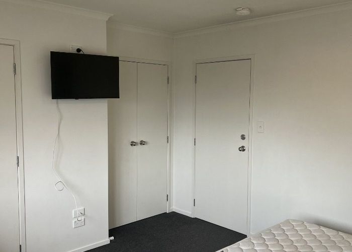  at 2/16 Greensboro Street (Room B), Hillcrest, North Shore City, Auckland