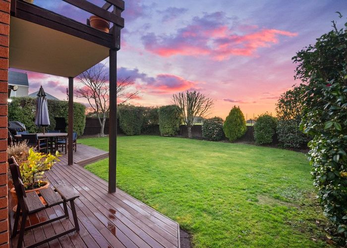  at 18 Hatfield Place, Avonhead, Christchurch City, Canterbury