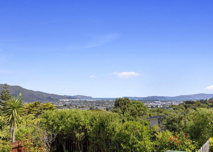  at 27 Bedford Grove, Kelson, Lower Hutt