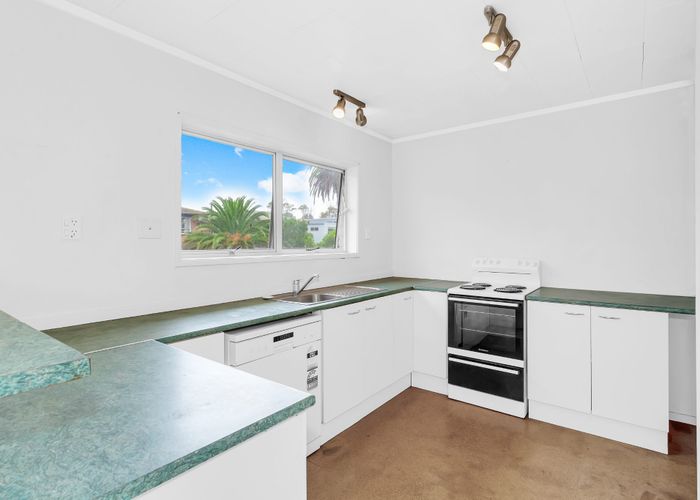  at 10 Maryland Street, Point Chevalier, Auckland