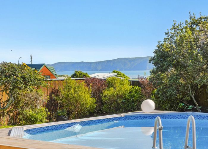  at 42 Hicks Crescent, Waikanae Beach, Kapiti Coast, Wellington