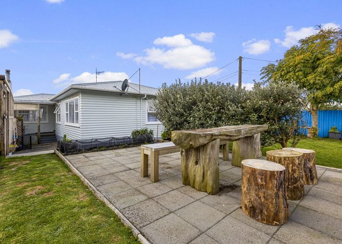  at 8 Elm Grove, Westown, New Plymouth