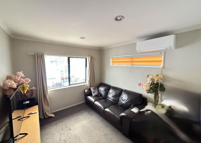 at 1/55 Travis View Drive, Fairview Heights, North Shore City, Auckland
