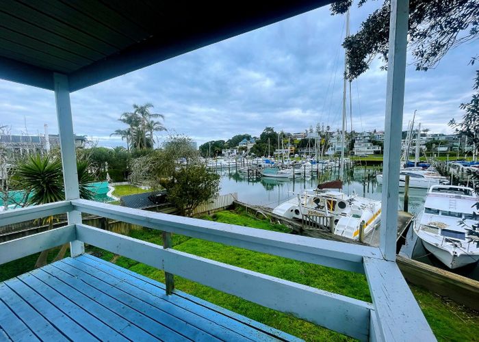  at 2/22 Craig Road, Milford, Auckland