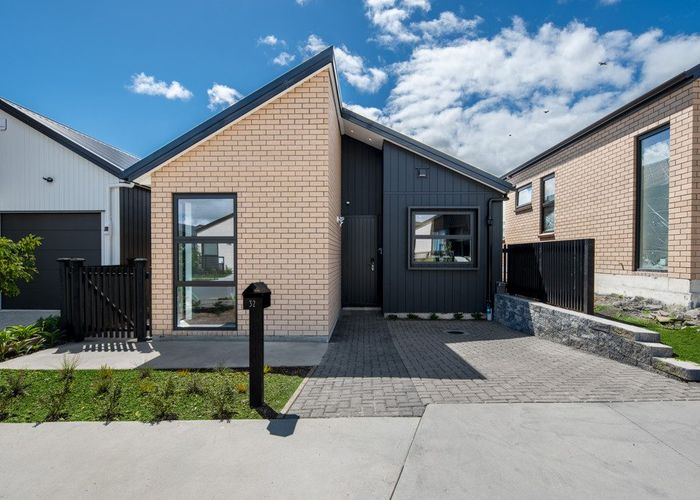  at 32 Paretao Street, Massey, Waitakere City, Auckland
