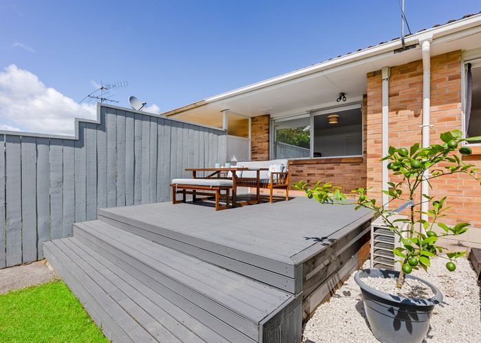  at 2/43 Abbotts Way, Remuera, Auckland