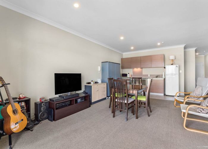  at 128 Stancombe Road, Flat Bush, Auckland