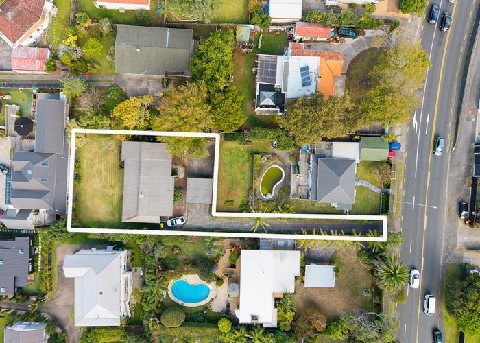  at 1 & 2/135 Glenfield Road, Hillcrest, North Shore City, Auckland