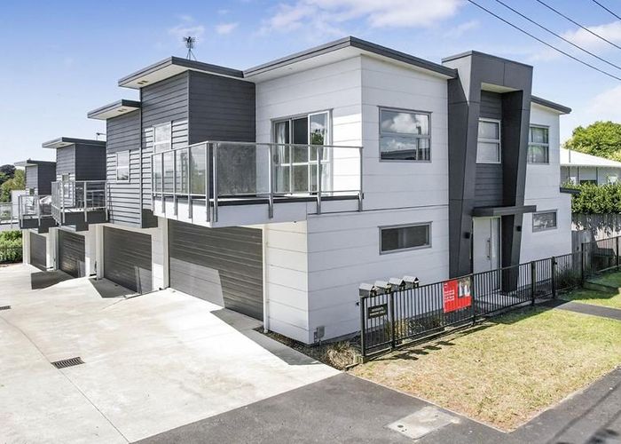  at 2/6 Dyer Street, Whitiora, Hamilton