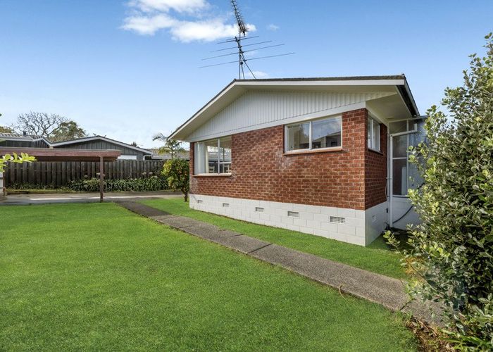 at 2/30 Galsworthy Place, Bucklands Beach, Manukau City, Auckland