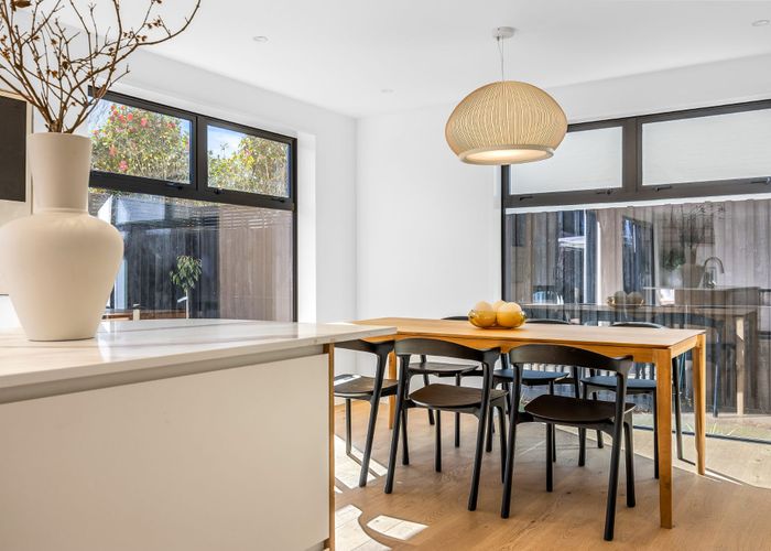  at 2/17 Hewitts Road, Merivale, Christchurch City, Canterbury