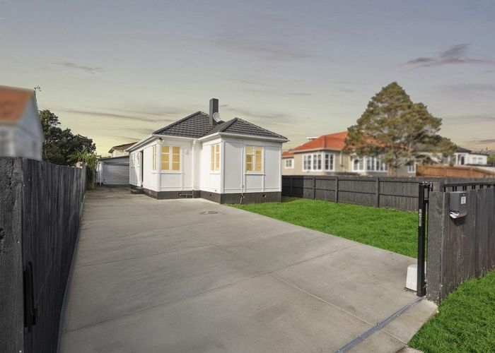  at 12 Jessop Street, Mount Roskill, Auckland City, Auckland