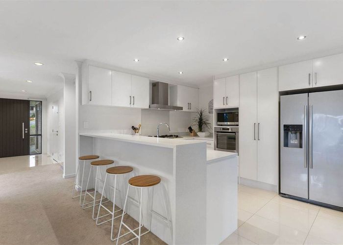  at 31 Trotting Terrace, Fairview Heights, North Shore City, Auckland