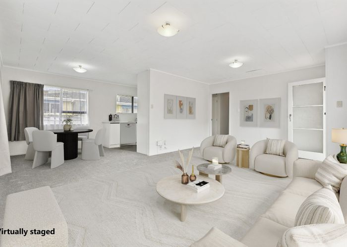  at 2 Sentosa Place, Clover Park, Auckland