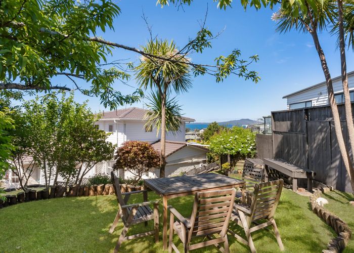  at 16 Eastcliffe Road, Castor Bay, North Shore City, Auckland