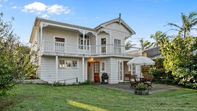  at 24 William Bond Street, Stanley Point, Auckland