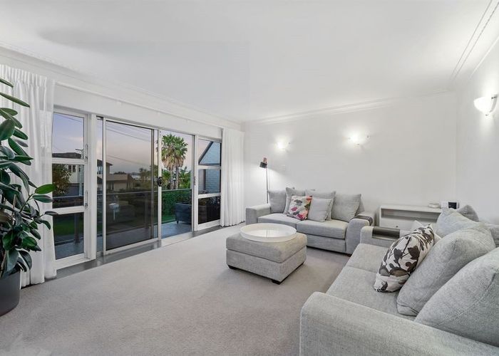  at 4/2 Argyle Terrace, Milford, North Shore City, Auckland