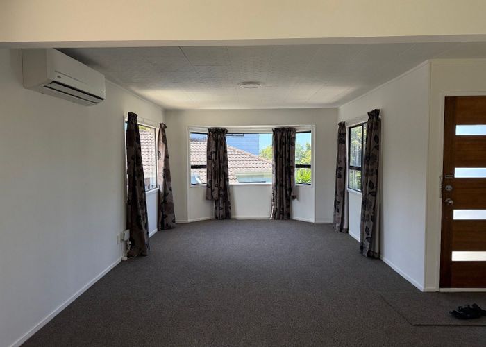  at 8 Landow Place, Henderson, Waitakere City, Auckland