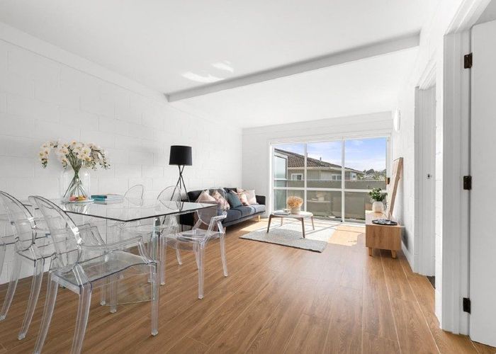  at 4/12 Cruickshank Crescent, Meadowbank, Auckland