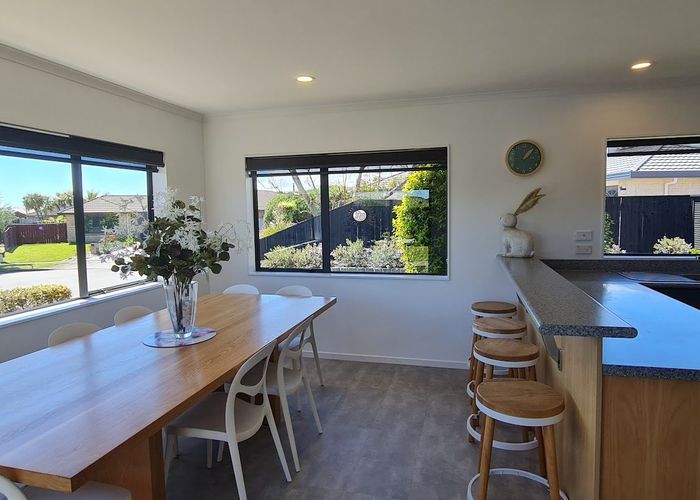  at 32 Monarch Place, Paraparaumu Beach, Kapiti Coast, Wellington