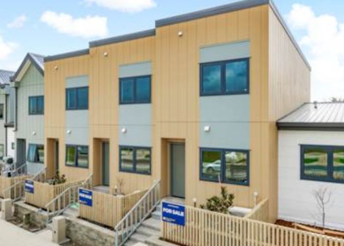  at 37 Otuwairoa Esplanade, Ōpaheke, Papakura