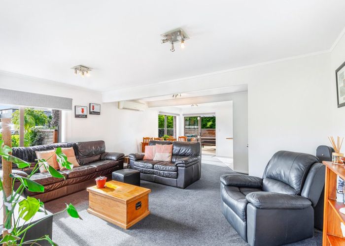  at 9 Seagrove Road, West Harbour, Auckland