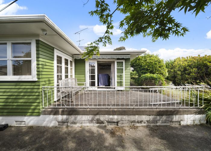  at 2 Claymore Street, Manurewa, Auckland