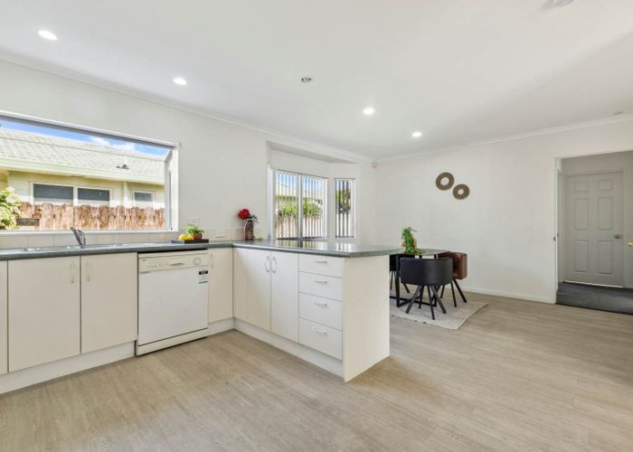  at 2/6 Gibbs Road, Manurewa, Auckland