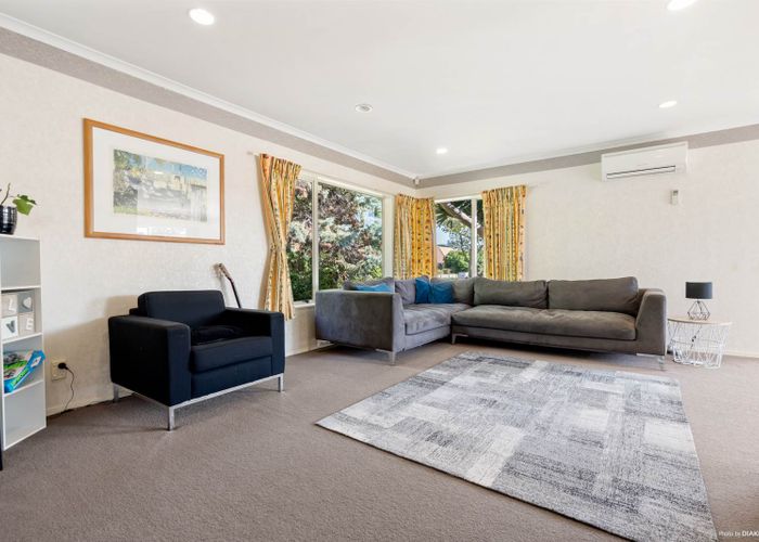  at 5 Lushington Place, Huntington Park, Auckland