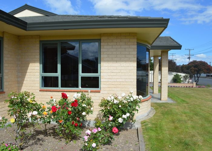  at 104 Broadway, Carterton