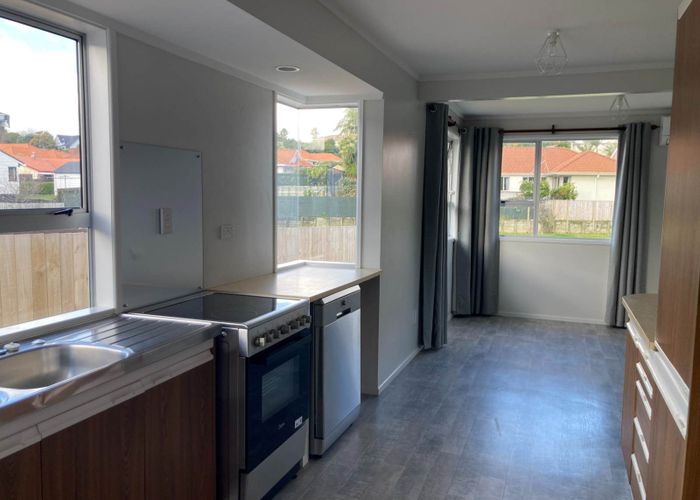  at 2/8 Mirrabooka Avenue, Botany Downs, Manukau City, Auckland
