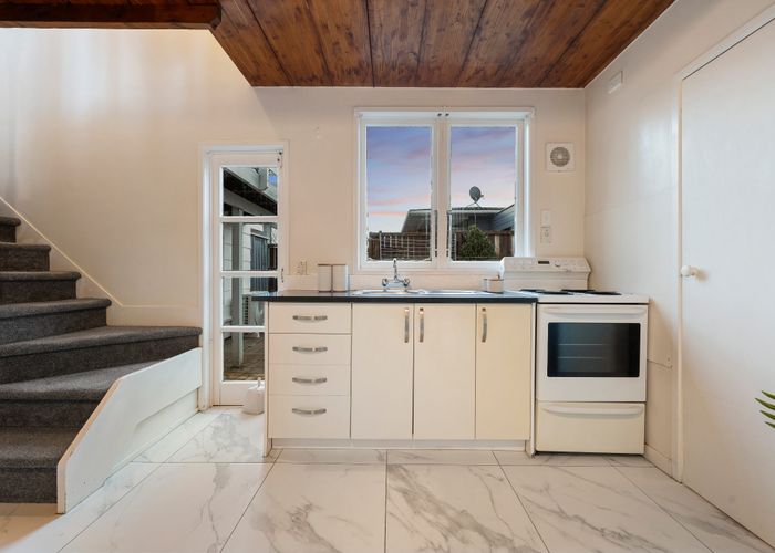  at 2/28 Tranmere Road, Sandringham, Auckland City, Auckland