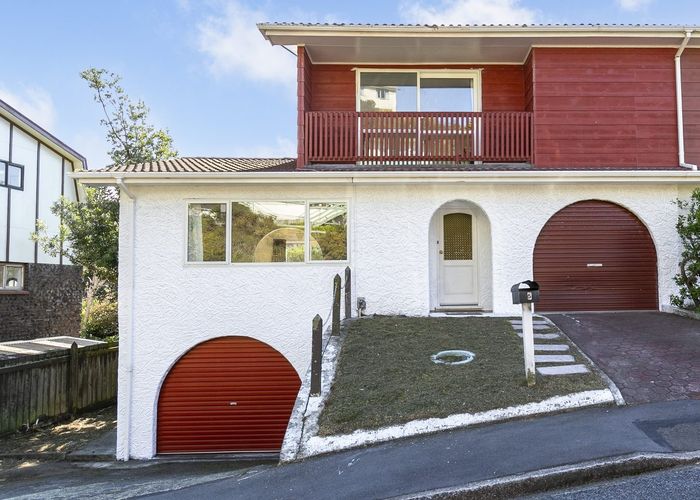  at 5 Southern Cross Crescent, Island Bay, Wellington