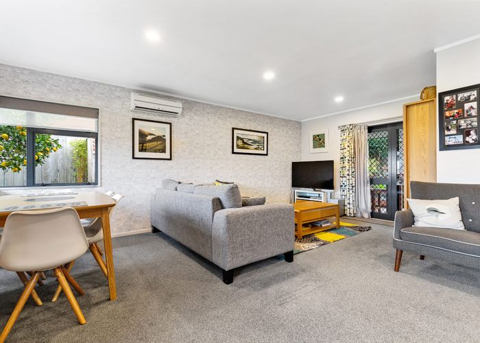  at 1 Mabian Crescent, Deanwell, Hamilton