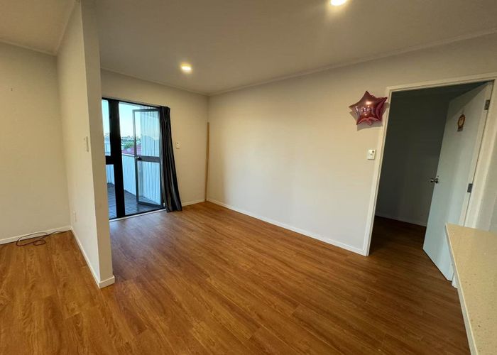  at 1 Tableau Place, Totara Vale, Auckland